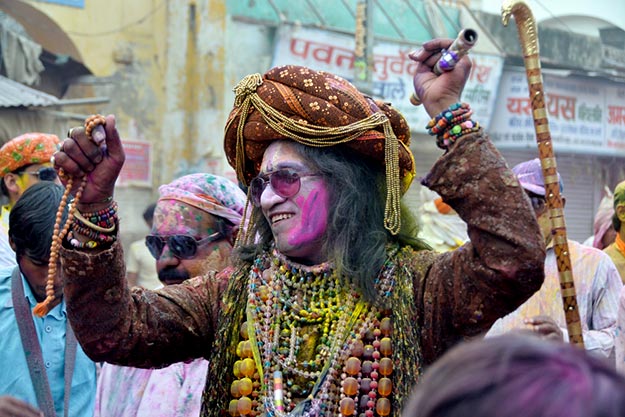 holi celebration in vrindavan