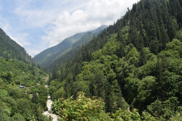 The trek to Kheerganga