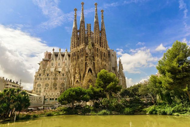 Sagrada Familia in Barcelona: Interesting Facts and Photos of The ...