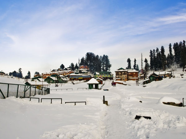 The breath taking Gulmarg Ski Resort in Jammu and Kashmir - Gulmarg ...