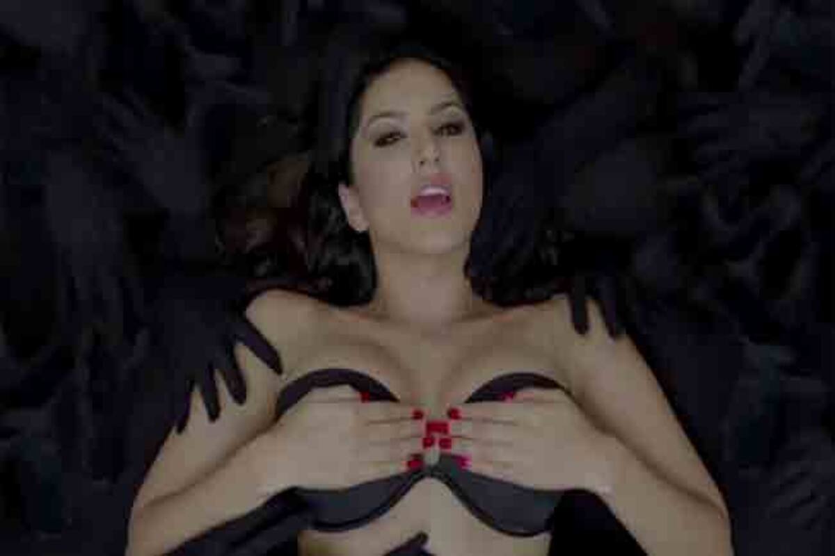 Baby Doll Xxx Sani Lavne - Watch sexy Sunny Leone seduce you in Baby Doll song from Ragini ...