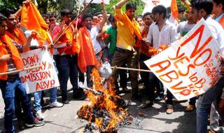 University Grants Commission cracks whip on Delhi University, asks colleges to begin admissions