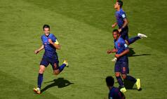 Netherlands on verge of last 16 after beating Australia 3-2