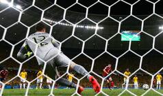 FIFA World Cup 2014: Brazil set up semis date with Germany with 2-1 win