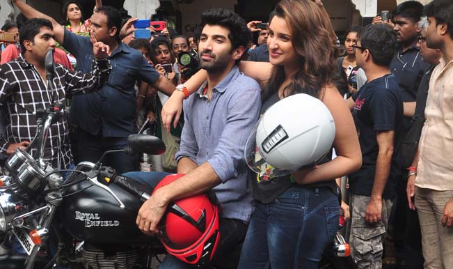 Aditya Roy Kapur and Parineeti Chopra start their food yatra on a bike: Watch video