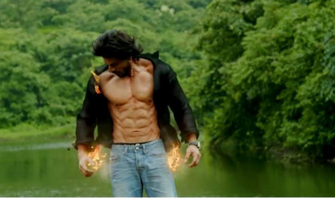 Manwa Laage from Happy New Year: Deepika Padukone sets Shah Rukh Khan's a** on fire!