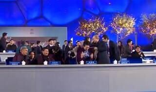 Russia President Vladimir Putin offers shawl to China's First Lady Peng Liyuan: Watch full video