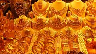 Gold drops to Rs.25,800 per 10 grams