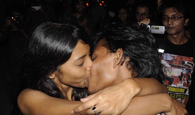 kiss-of-love-012583