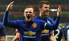 Manchester United jump to 4th in Barclays Premier League with 2-1 win against Arsenal