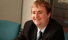 British MP caught playing Candy Crush game on iPad in parliament!