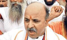 Praveen Togadia slams Mulayam Singh Yadav, asks him to bring “anti-conversion” law