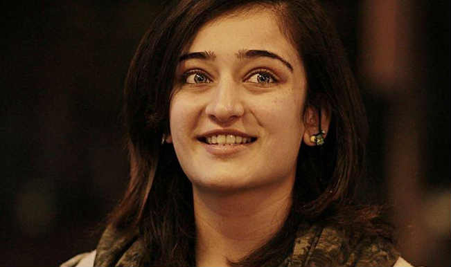 Akshara Haasan's innocent bride avatar at IBFW