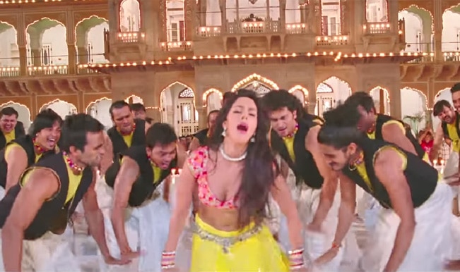 Dirty Politics song Ghaghara: Mallika Sherawat's absolutely thanda item song!