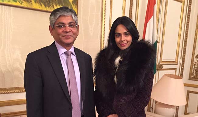 Ouch! Mallika Sherawat to show 'Dirty Politics' to French politicos