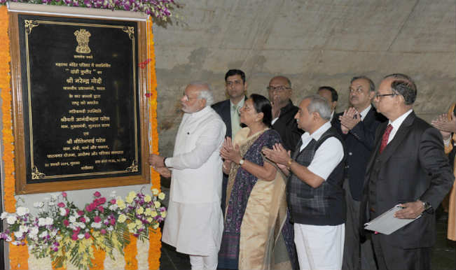 Pravasi Bharatiya Divas 2015: Narendra Modi dedicates Salt Mountain memorial to Mahatma Gandhi