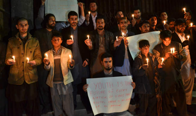 Pakistan mourns victims of deadly suicide bombing in Shia mosque