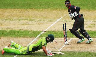 Ahmed Shehzad OUT! Pakistan vs United Arab Emirates 2015 Cricket World Cup – Watch Video Highlights of fall of wicket