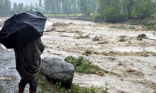 कश्मीर : बाढ़ से निपटने को नहीं बुलाई गई सेना