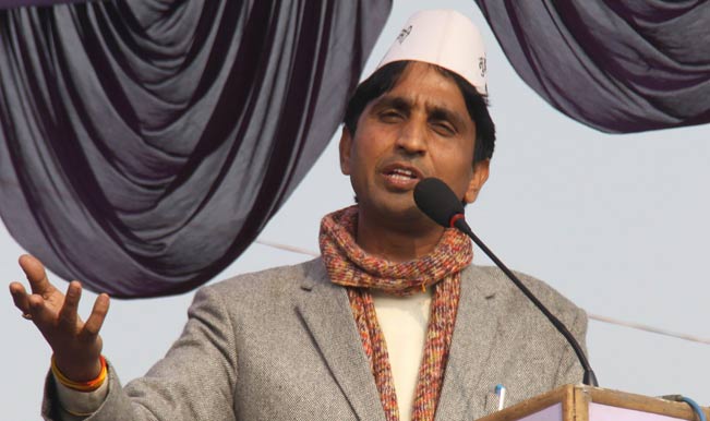 AAP Rift Out in Open: Kumar Vishwas Tweets Poem Targetting Party Leadership After Being Snubbed at Big Meet