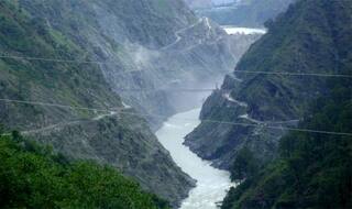 जम्मू में सड़क हादसा, 6 यात्री लापता