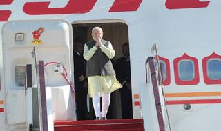 मोदी का पेरिस में भव्य औपचारिक स्वागत