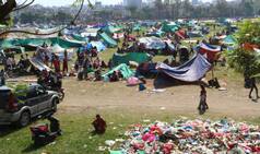 नेपाल भूकंप : काठमांडू में पटरी पर लौट रहा जनजीवन
