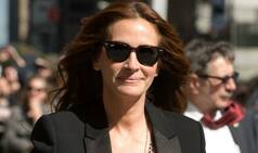 Julia Roberts smitten by George Clooney's wife Amal Clooney