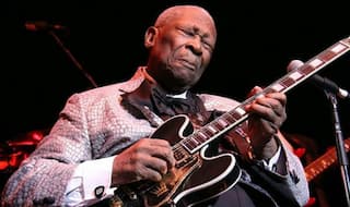 Blues legend B B King dies, music world mourns
