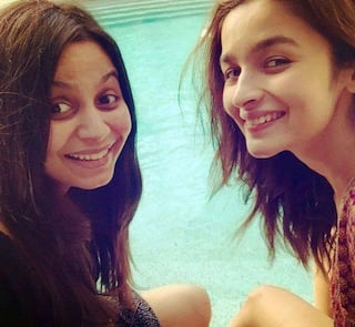 Alia Bhatt shares a beautiful picture with sister Shaheen!