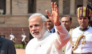 नरेंद्र मोदी ने ढाकेश्वरी मंदिर, रामकृष्ण मिशन का दौरा किया