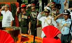 Kargil Vijay Diwas: Defence Minister Manohar Parrikar and all three service chiefs pay tribute at Amar Jawan Jyoti