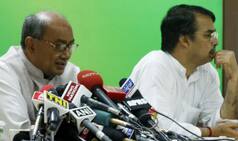 आतंकवाद के मामलों में भी ऐसी प्रतिबद्धता दिखाएं : दिग्विजय सिंह