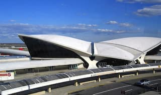 Flights out of New York and Washington delayed, cancelled over traffic glitch