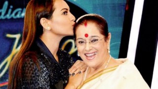 Indian Idol Junior 2015: Sonakshi Sinha's aww moment with mom!