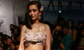 रीना ढाका के लिए दुल्हन बनीं अक्षरा हासन