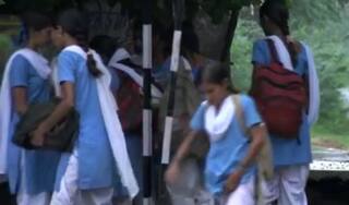 सौचालय न होने के चलते से 200 लड़कियों ने छोड़ा स्कुल
