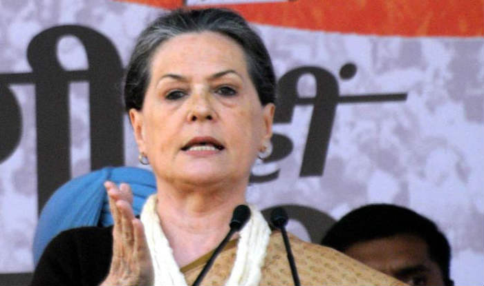 Sonia Gandhi, Priyanka Vadra reach Shimla for inspecting cottage