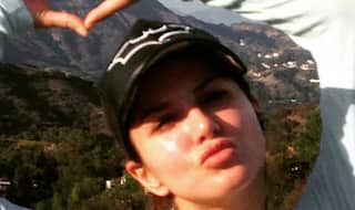 Sunny Leone flies to Los Angeles to vacation with family!