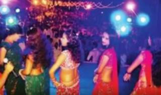 यहां पर सेक्स वर्कर जलती चिता के आगे नाच के अपना कलंक मिटाती है