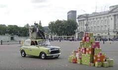 Mr Bean 25th Anniversary: Rowan Atkinson drives atop his green Mini to Buckingham Palace to celebrate