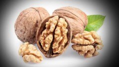 Benefits Of Soaked Walnut: भीगे या सूखे कौन से अखरोट खाना है फायदेमंद, बस दो गिरियां खाएं होती है वरदान समान