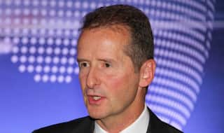 Volkswagen CEO apologises for emissions scandal at auto show