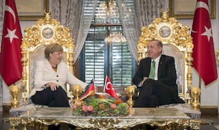 Angela Merkel in Turkey to promote EU migrant plan
