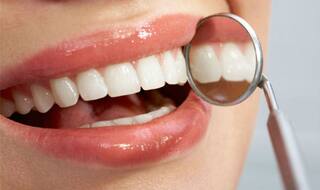 How to Take Care of Common Dental Problems While Travelling