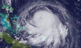 Debris spotted as crews search for Hurricane Joaquin hit ship lost off Bahamas
