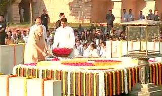बापू की 146वीं जयंती आज, श्रद्धांजलि देने पहुंचे पीएम मोदी, सोनिया और केजरीवाल