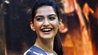 Sonam Kapoor shares cute pic with BFFs