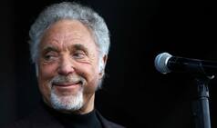 Tom Jones wants DNA test to check for black blood
