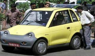 Aravinda de Silva flags off electric car expedition in Srinagar